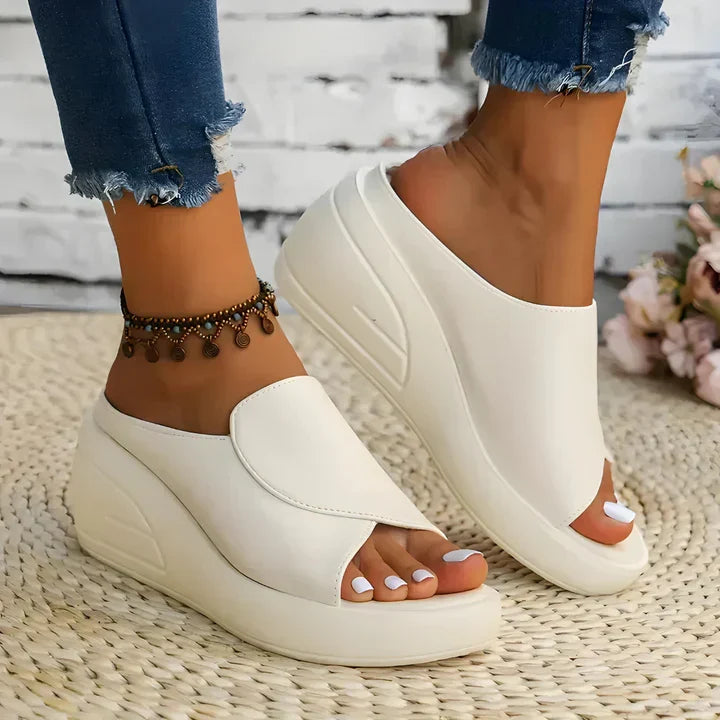 Karla | Ortopedické sandály na klínovém podpatku slip-on