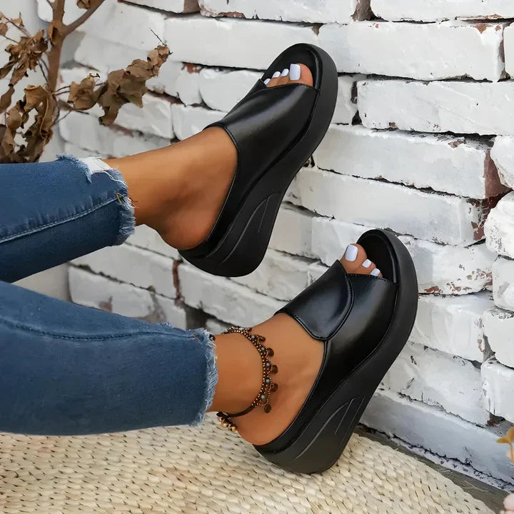 Karla | Ortopedické sandály na klínovém podpatku slip-on
