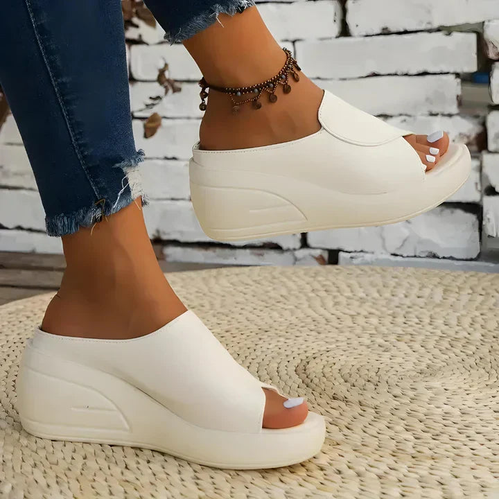 Karla | Ortopedické sandály na klínovém podpatku slip-on