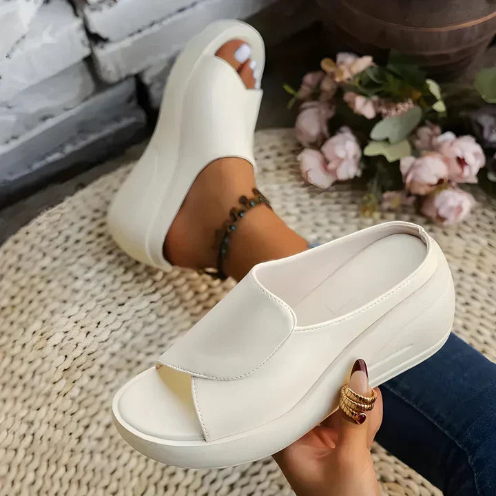 Karla | Ortopedické sandály na klínovém podpatku slip-on