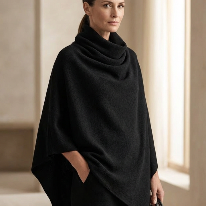 Agnes II | Souprava s drapovanou pelerínou